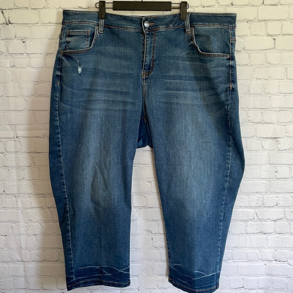 LANE BRYANT SIZE 24 HIGH RISE ESSENTIAL STRETCH,STRAIGHT CROP JEANS, MEDIUM WASH